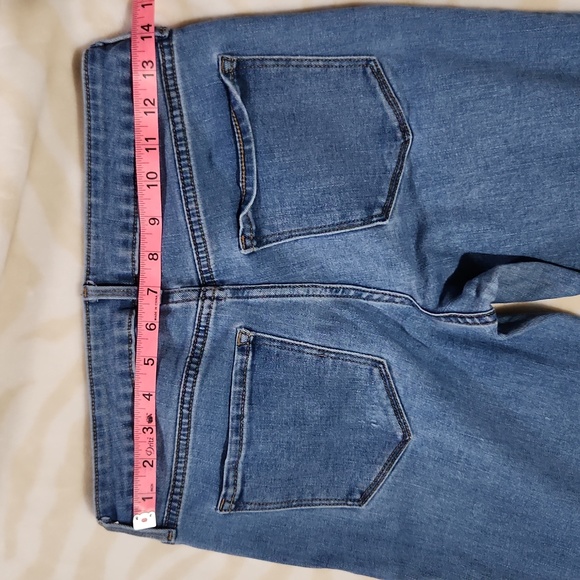 Old Navy Mid-Rise Boot Cut Jeans Size 2 - Picture 5 of 7